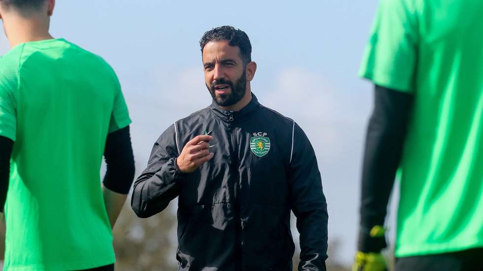 epa11199968 Sporting CP head coach Ruben Amorim leads a team's training session at Cristiano Ronaldo Academy in Alcochete, Portugal, 05 March 2024. Sporting CP will face Atalanta in their UEFA Europa League Round of 16, 1st leg soccer match on 06 March.  EPA/RUI MINDERICO