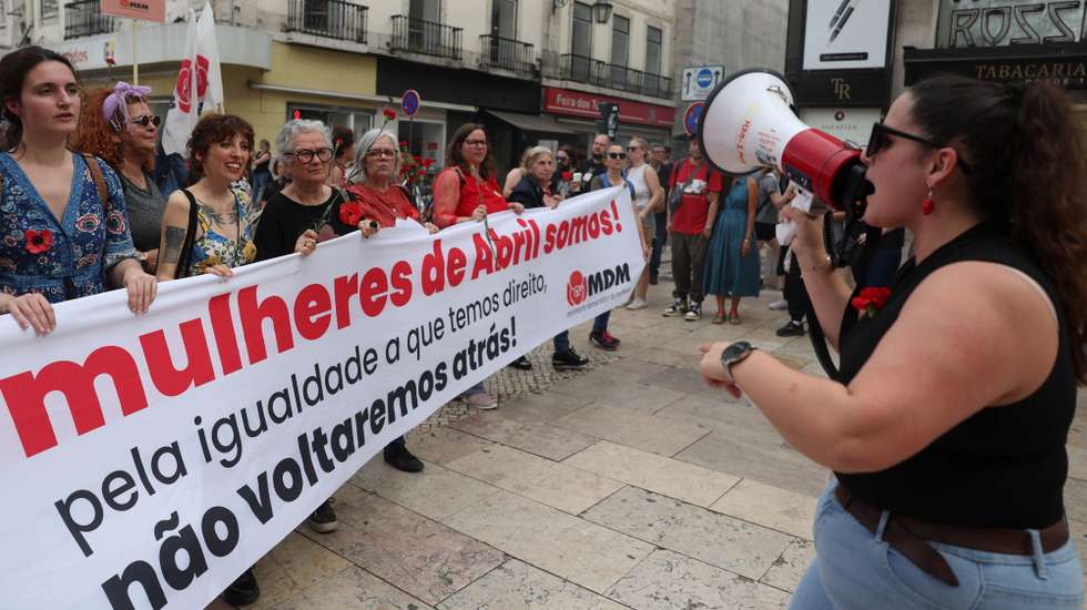 Manifestação "Mulheres de Abril somos com igualdade temos futuro!, organizada pelo Movimento Democrático de Mulheres para celebrar e defender os direitos conquistados, em Lisboa, 23 de março de 2024.  TIAGO PETINGA/LUSA