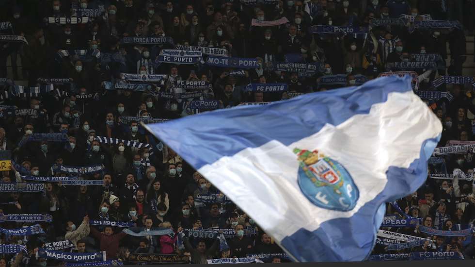 epa09790171 FC Porto fans during the Portuguese First League soccer match between FC Porto and Gil Vicente held at Dragao stadium in Porto, Portugal, 27 February 2022.  EPA/MANUEL FERNANDO ARAUJO