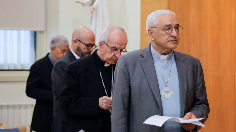 D. José Ornelas (D), bispo de Leiria e Fátima e presidente da Conferência Episcopal Portuguesa, durante a assembleia da Conferência Episcopal Portuguesa que reune os bispos das dioceses portuguesas no Santuário de Fátima, 8 de abril de 2024. PAULO CUNHA/LUSA