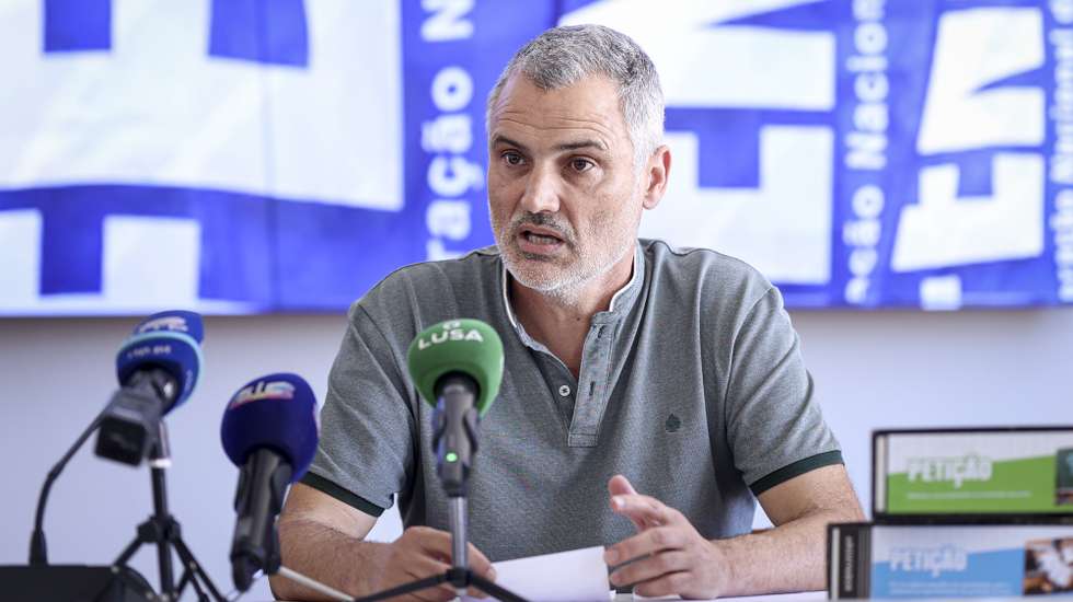 O secretário-geral adjunto da FENPROF, Francisco Gonçalves, fala numa conferência de imprensa sobre o Programa do Governo e medidas dirigidas à Educação e aos Professores, na sede da FENPROF, em Lisboa, 12 de abril de 2024. FILIPE AMORIM/LUSA