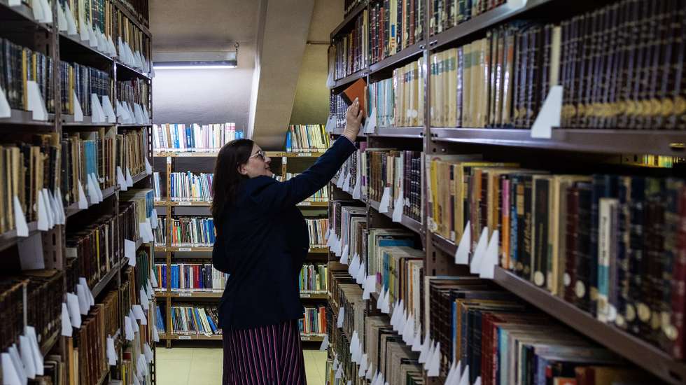 Na Biblioteca Pública Municipal do Porto começa a preparar-se a mudança dos cerca de um milhão de documentos que deverão ser removidos até dezembro, mês em que se prevê o início da obra de reabilitação e ampliação, Porto, 12 de abril de 2024. (ACOMPANHA TEXTO DO DIA 18 DE ABRIL DE 2024)  JOSÉ COELHO/LUSA