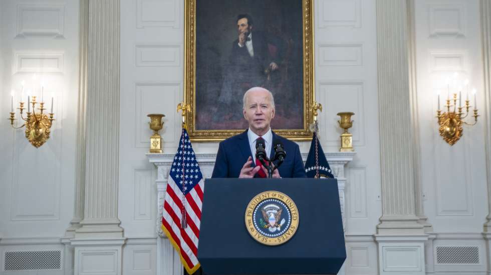 epa11297893 US President Joe Biden delivers remarks on the National Security Supplemental in the State Dining Room of the White House in Washington, DC, USA, 24 April 2024. President Biden has signed the 95.3 billion US dollars foreign aid package for Ukraine, Israel and Taiwan that was overwhelmingly passed by the Senate on 23 April.  EPA/SHAWN THEW
