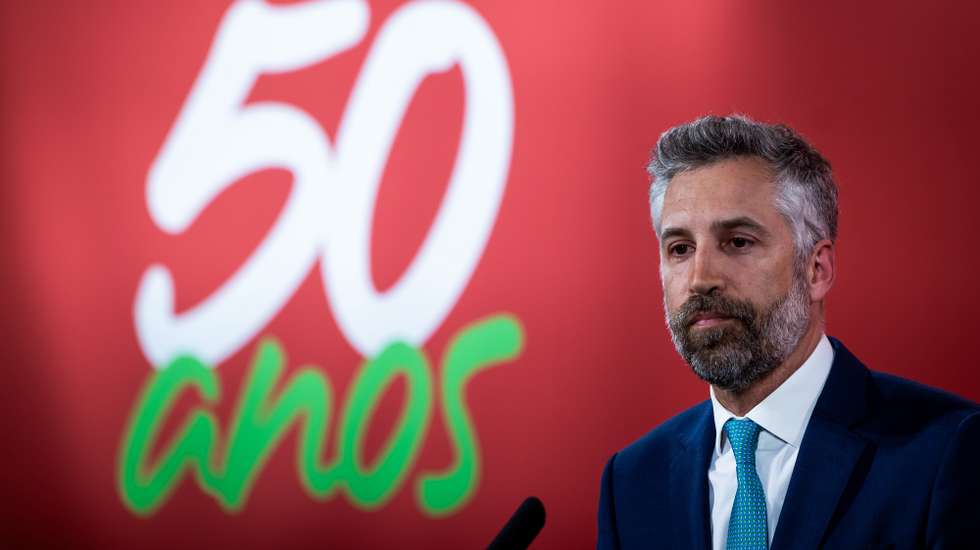 O secretário-geral do Partido Socialista (PS), Pedro Nuno Santos, intervém durante uma declaração sobre o anúncio do Governo sobre a localização do novo aeroporto em Alcochete, na sede do PS, em Lisboa, 14 de maio de 2024. O Conselho de Ministros realizou-se hoje e, segundo vários órgãos de comunicação social, serviu para aprovar a localização do futuro aeroporto de Lisboa. JOSÉ SENA GOULÃO/LUSA