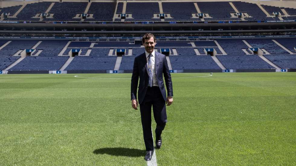 epa11324665 FC Porto's president Andre Villas-Boas poses for photos at the Dragao stadium in Porto, Portugal, 07 May 2024. Former FC Porto coach Andre Villas-Boas took the oath of office to become the 34th president in the club's history.  EPA/JOSE COELHO