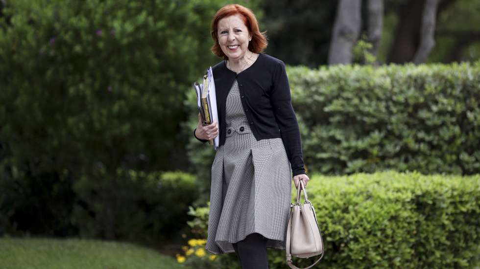 A ministra do Ambiente e Energia, Maria da Graça Carvalho, à chegada para a reunião do Conselho de Ministros realizada esta manhã na residência oficial, no palácio de São Bento, Lisboa, 19 de abril de 2024. FILIPE AMORIM/LUSA