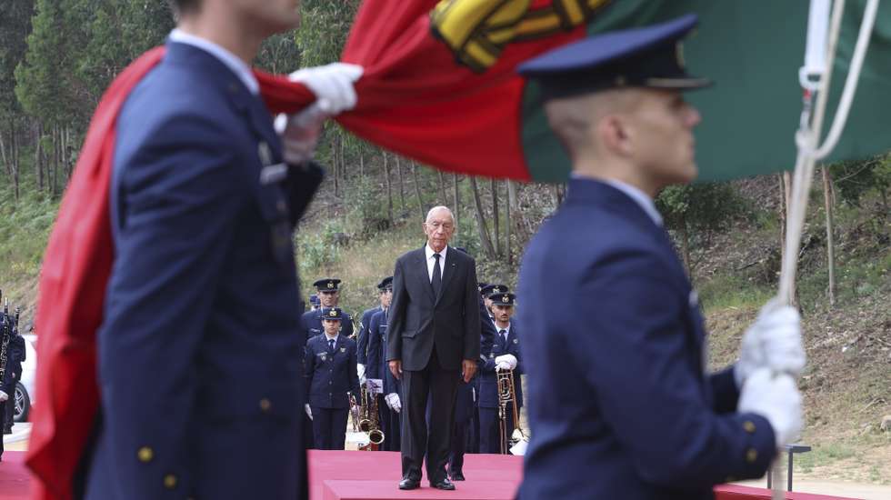 O Presidente da República, Marcelo Rebelo de Sousa, participa na cerimónia de hastear da bandeira junto ao memorial às vítimas dos incêndios de 2017, no concelho de Pedrógão Grande, no âmbito das Comemorações do 10 de Junho, Dia de Portugal, de Camões e das Comunidades Portuguesas, em Pedrógão Grande, 09 de junho de 2024. PAULO NOVAIS/LUSA