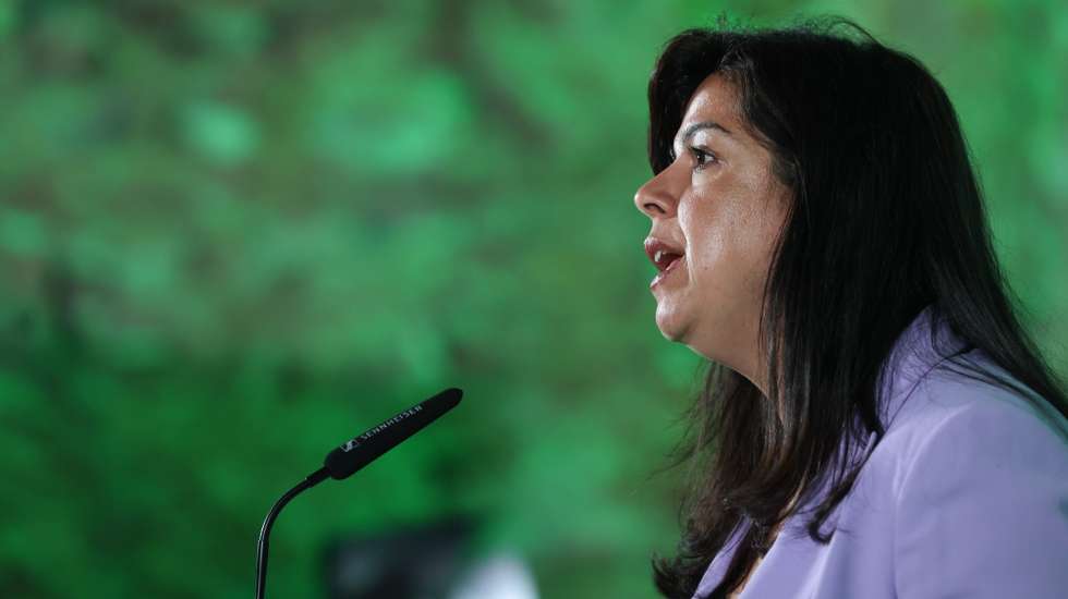 epa11401376 Leader of People-Animals-Nature (PAN) Ines de Sousa Real (C) speaks at the party electoral headquarters after the results of the European elections night in Lisbon, Portugal, 09 June 2024. More than 10.8 million registered voters in Portugal and abroad went to the polls to choose 21 of the 720 members of the European Parliament.  EPA/MANUEL DE ALMEIDA