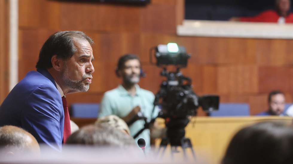 Miguel Albuquerque, presidente do XV Governo Regional da Madeira, esta manhã durante o debate do programa do XV Governo Regional da Madeira na Assembleia Legislativa da Madeira no Funchal, 18 de junho de 2024. HOMEM DE GOUVEIA/LUSA