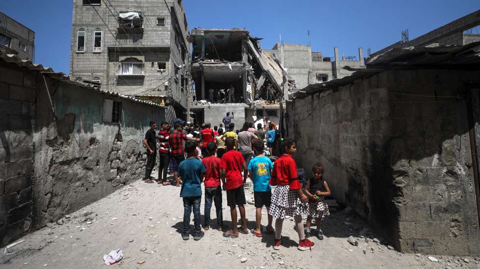 epa11419506 Palestinian children look at Civil Defense officers and civilians searching for missing people under the rubble of a destroyed house following an Israeli air strike, at al-Nuseirat refugee camp, southern Gaza Strip, 18 June 2024. More than 37,000 Palestinians and over 1,400 Israelis have been killed, according to the Palestinian Health Ministry and the Israel Defense Forces (IDF), since Hamas militants launched an attack against Israel from the Gaza Strip on 07 October 2023, and the Israeli operations in Gaza and the West Bank which followed it.  EPA/MOHAMMED SABER