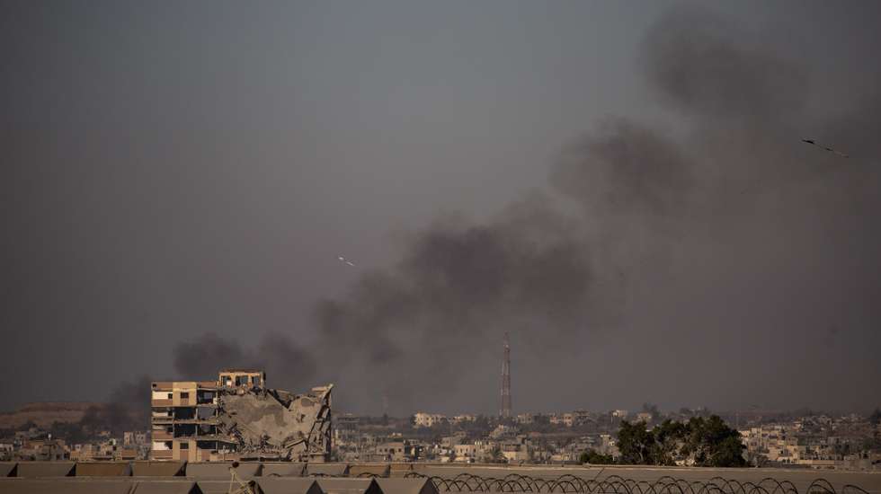 epa11537617 Smoke rises following an Israeli airstrike as Palestinians flee from Khan Yunis after a new evacuation order was issued by the Israel Defense Forces (IDF), Khan Yunis camp in the southern Gaza Strip, 08 Aug 2024. Since 07 October 2023, up to 1.7 million people, or more than 75 percent of the population, have been displaced throughout the Gaza Strip, some more than once, in search of safety, according to the United Nations Relief and Works Agency for Palestine Refugees in the Near East (UNRWA), which added that the Palestinian enclave is 'on the brink of famine', with 1.1 million people (half of its population) 'experiencing catastrophic food insecurity' due to the conflict and restrictions on humanitarian access.  EPA/HAITHAM IMAD