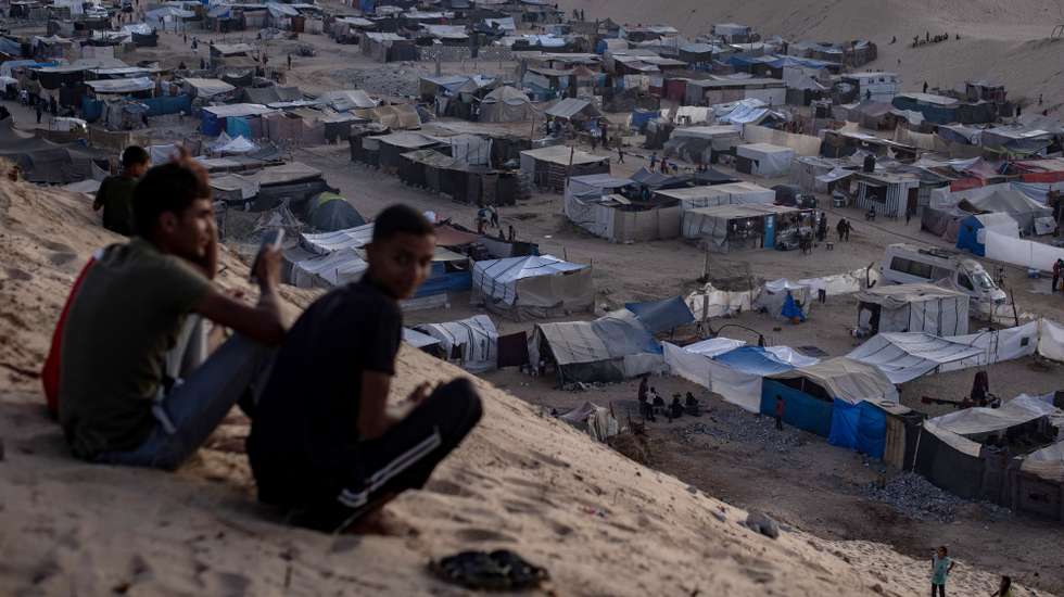 epaselect epa11564739 Displaced Palestinians who fled their homes due to Israeli airstrikes and evacuation orders take shelter in a tent camp in Khan Younis camp, southern Gaza Strip, 25 August 2024. Since 07 October 2023, up to 1.7 million people, or more than 75 percent of the population, have been displaced throughout the Gaza Strip, some more than once, in search of safety, according to the United Nations Relief and Works Agency for Palestine Refugees in the Near East (UNRWA), which added that the Palestinian enclave is 'on the brink of famine', with 1.1 million people (half of its population) 'experiencing catastrophic food insecurity' due to the conflict and restrictions on humanitarian access.  EPA/HAITHAM IMAD