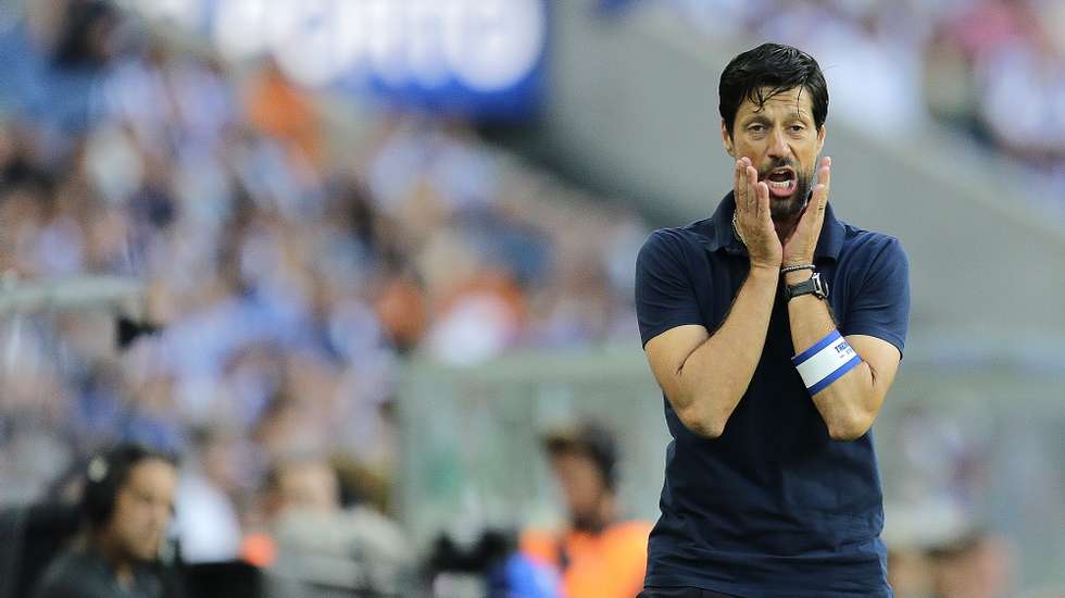 epa11563444 FC Porto’s head coach Vitor Bruno during their Portuguese First League soccer match held at Dragao Stadium in Porto, Portugal, 24 August 2024.  EPA/MANUEL FERNANDO ARAUJO