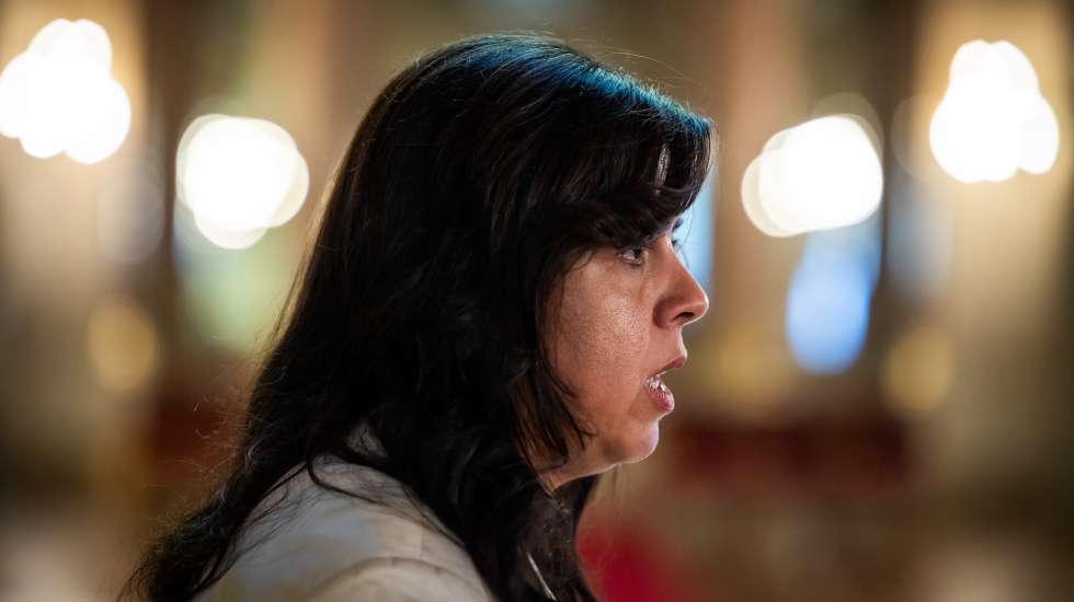 A porta voz do Pessoas Animais Natureza (PAN), Inês Sousa Real, fala com os jornalistas após uma reunião com o governo para discussão do Orçamento de Estado 2025, na Assembleia da República, em Lisboa, 10 de setembro de 2024. JOSÉ SENA GOULÃO/LUSA