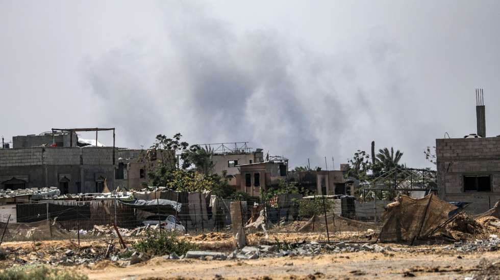 epa11614184 Smoke raises following an Israeli air strike in Khan Yunis, southern Gaza Strip, 19 September 2024. More than 41,000 Palestinians and over 1,400 Israelis have been killed, according to the Palestinian Health Ministry and the Israel Defense Forces (IDF), since Hamas militants launched an attack against Israel from the Gaza Strip on 07 October 2023, and the Israeli operations in Gaza and the West Bank which followed it.  EPA/MOHAMMED SABER