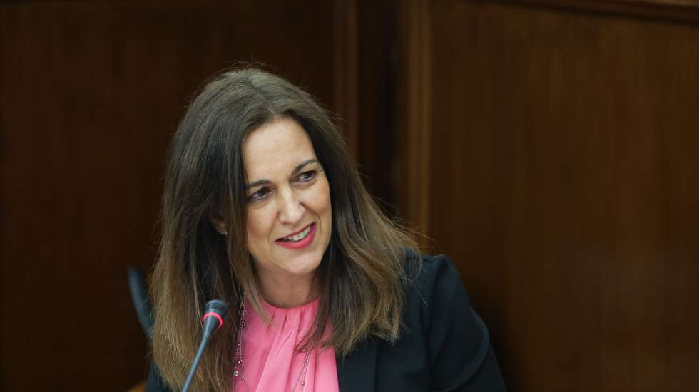 A ministra da Justiça, Rita Alarcão Júdice, fala perante a Comissão de Assuntos Constitucionais, Direitos, Liberdades e Garantias, na Assembleia da República, em Lisboa, 27 de setembro de 2024. TIAGO PETINGA/LUSA