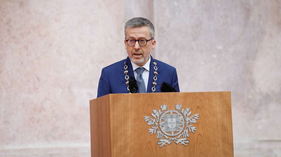 O presidente da Câmara Municipal de Lisboa, Carlos Moedas, intervém durante as comemorações oficiais do Dia da Implantação da República Portuguesa, nos Paços do Concelho, em Lisboa, 05 de outubro de 2024. A Implantação da República Portuguesa foi o resultado de uma revolução organizada pelo Partido Republicano Português, que destituiu a monarquia constitucional e implantou um regime republicano em Portugal. ANTÓNIO PEDRO SANTOS/LUSA