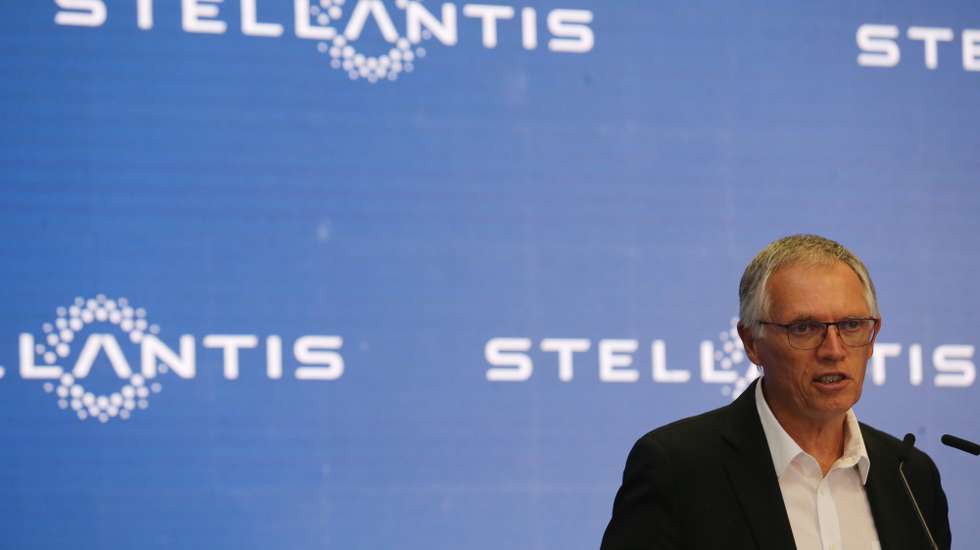 epa11491693 Carlos Tavares, CEO of Stellantis, delivers a speech at the Stellantis manufacturing plant in Kragujevac, Serbia, 22 July 2024. The new Fiat Grande Panda is the first model of the new global line-up based on a multi-energy platform, according to a press statement, with serial production expected in two months. Stellantis inaugurated the new electric car production lines at its Serbian plant in Kragujevac. This initiative is part of a 190 million euro investment by Stellantis and Serbia to produce electric vehicles, with the Grande Panda set to be available in electric and hybrid versions.  EPA/ANDREJ CUKIC