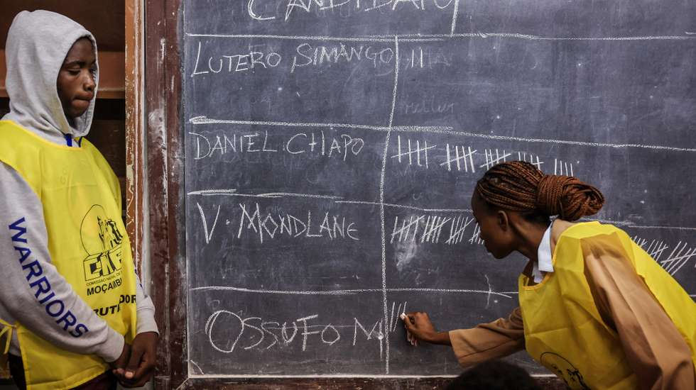 epa11651462 Election officials count votes for the Mozambique general elections at a polling station in Maputo, Mozambique, 09 October 2024. More than 17.1 million Mozambican voters will choose the President of the Republic, provincial assemblies and their governors, and 250 members of the Assembly of the Republic. The National Elections Commission (CNE) approved lists of 35 political parties running for the Assembly of the Republic and 14 political parties and groups of citizen voters for provincial assemblies.  EPA/JOSE COELHO
