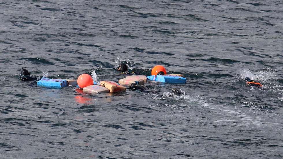 epa06773549 Spanish Civil Guard agents collect some of the 50 hashish bundles from the sea nearby Algeciras Coast, in Cadiz, southern Spain, 30 May 2018. Drug dealers threw the shipment from a launch after being pursued by members of Maritime Civil Guard Services, who ended up seizing more than 50 bundles of hashish.  EPA/A. CARRASCO RAGEL