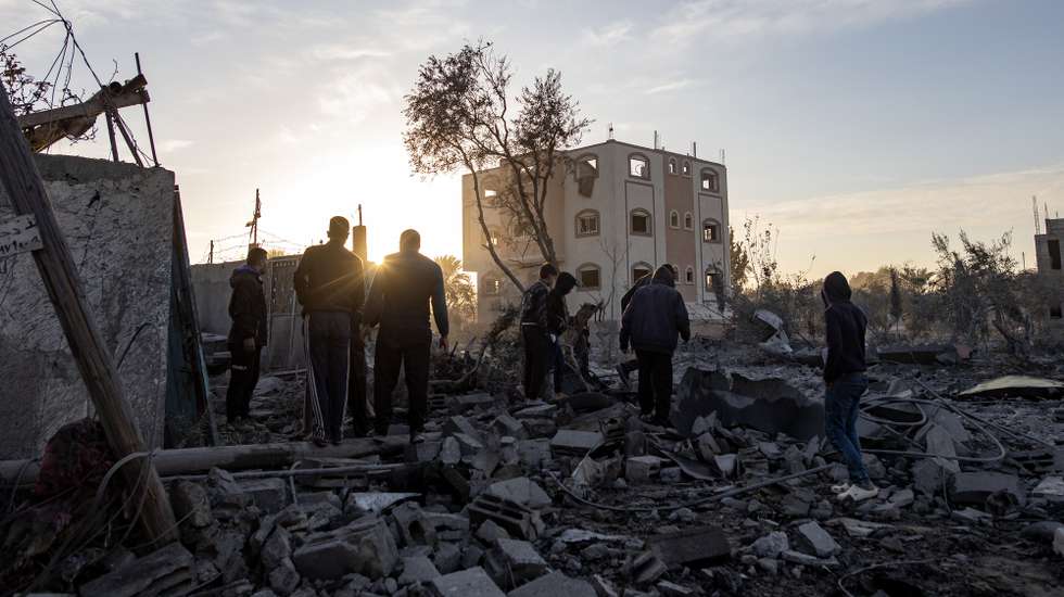epa11682121 Palestinians inspect the remains of destroyed buildings following the Israeli airstrikes in Khan Younis, southern Gaza Strip, 25 October 2024. More than 42,800 Palestinians and over 1,400 Israelis have been killed, according to the Palestinian Health Ministry and the Israel Defense Forces (IDF), since Hamas militants launched an attack against Israel from the Gaza Strip on 07 October 2023, and the Israeli operations in Gaza and the West Bank which followed it.  EPA/HAITHAM IMAD