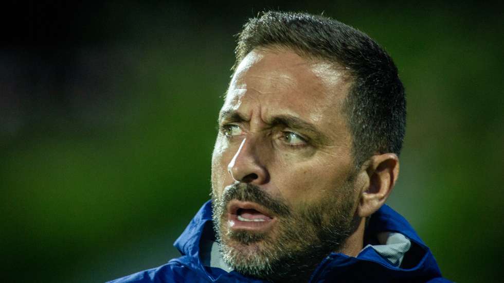 O treinador do Santa Clara, Vasco Matos, durante o jogo da Primeira Liga de Futebol, disputado com o Boavista no Estádio de São Miguel em Ponta Delgada, 29 de setembro de 2024.  EDUARDO COSTA/LUSA