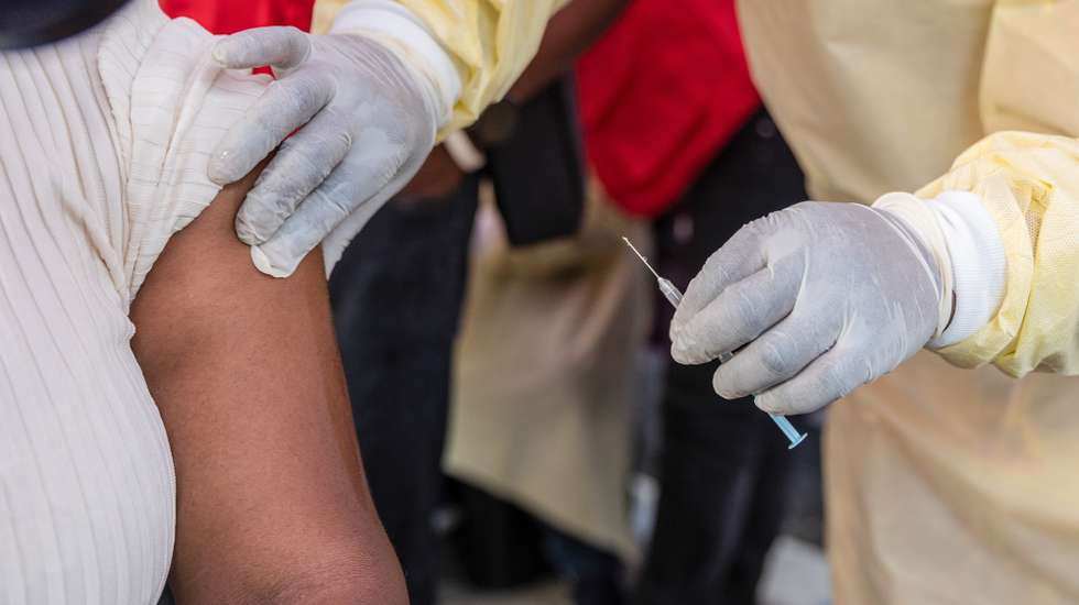 epa11644023 A medical staff prepares to innoculate a person for smallpox and mpox with a vaccine made by Danish drugmaker Bavarian Nordic in a symbolic start of the mpox vaccination campaign at Goma General Hospital, in Goma, Democratic Republic of Congo, 05 October 2024. The Democratic Republic of Congo received 265,000 doses of the MVA-BN vaccine donated by the European Commission's Health Emergency Preparedness and Response Authority, Gavi, the Vaccine Alliance, and the US government. According to the RDC Health Minister Samuel-Roger Kamba, the country has recorded more than 30,000 mpox cases, with 988 deaths.  EPA/MOISE KASEREKA
