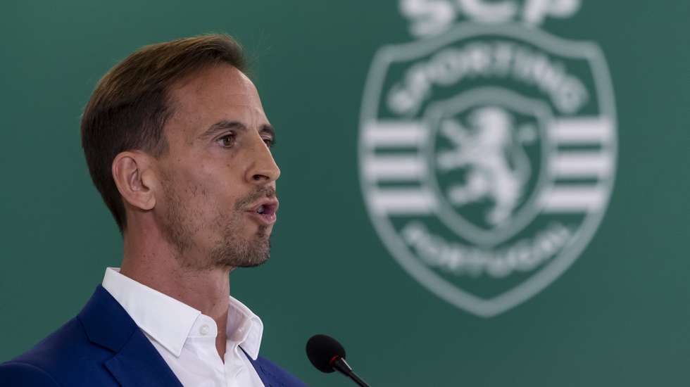 epa11714766 The new head coach of Sporting Clube de Portugal Joao Pereira attends a press conference during his presentation following the departure of former head coach Ruben Amorim to Manchester United, at the Alvalade stadium in Lisbon, Portugal, 11 November 2024.  EPA/JOSE SENA GOULAO