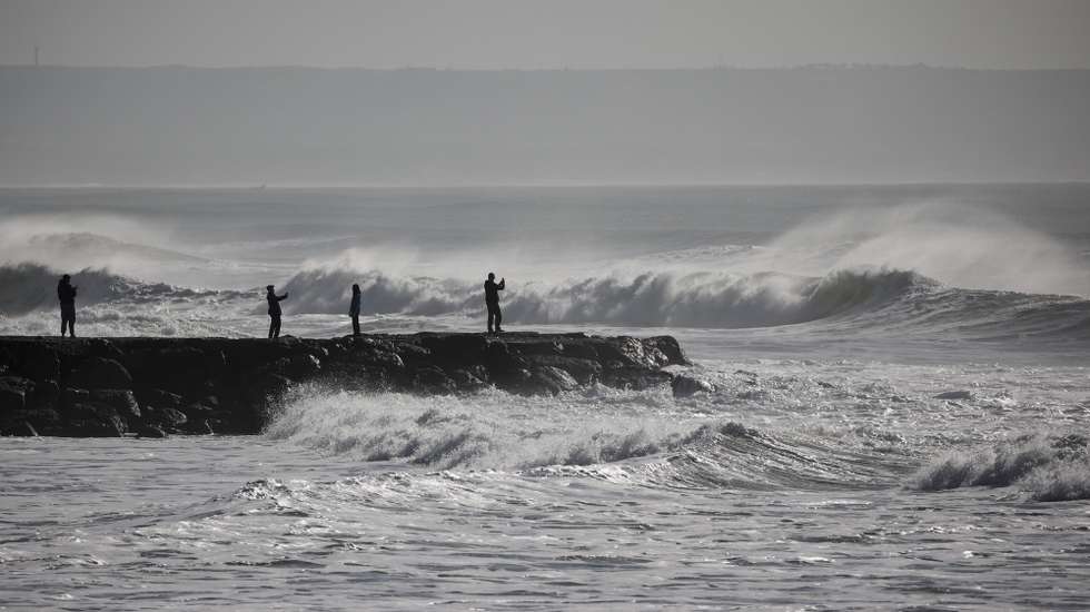 Agitação marítima na Costa de Caparica, Almada, 25 de novembro de 2022. Oceano. Mar. Tempestade. Mau tempo. CARLOS M. ALMEIDA/LUSA
