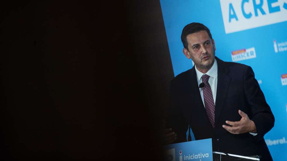Rui Rocha, presidente da Iniciativa Liberal discursa na reunião do Conselho Nacional do IL, 30 novembro 2024 em Batalha. A agenda da 44.ª reunião do Conselho Nacional tem como ordem de trabalhos: debate e votação do Relatório e Contas do exercício de 2023, debate e votação do Regimento da IX Convenção Nacional da IL - Electiva e um ponto político sobre a Reforma do Estado. PAULO CUNHA/LUSA