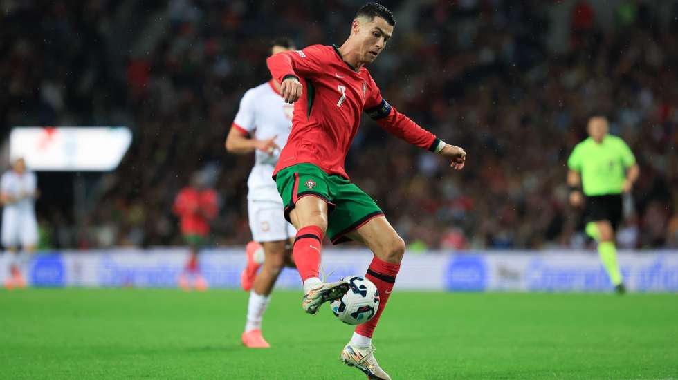 Portugal's Cristiano Ronaldo (R) in action during their UEFA Nations League soccer match against Poland held at Dragao stadium, in Porto, Portugal, 15 November 2024. ESTELA SILVA/LUSA