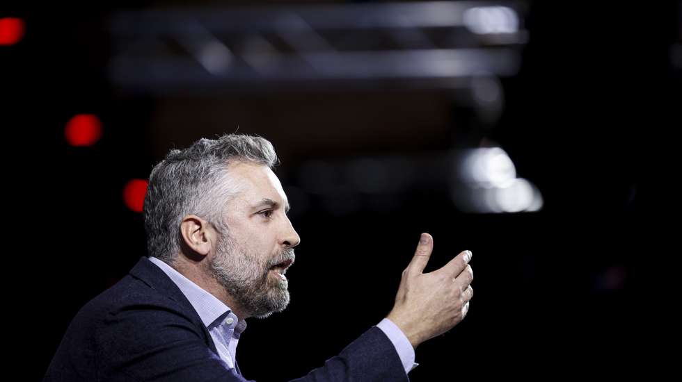 O secretário-geral do Partido Socialista (PS), Pedro Nuno Santos, intervém durante o jantar comemorativo do centenário do nascimento de Mário Soares em Lisboa, 07 de dezembro de 2024. FILIPE AMORIM/LUSA