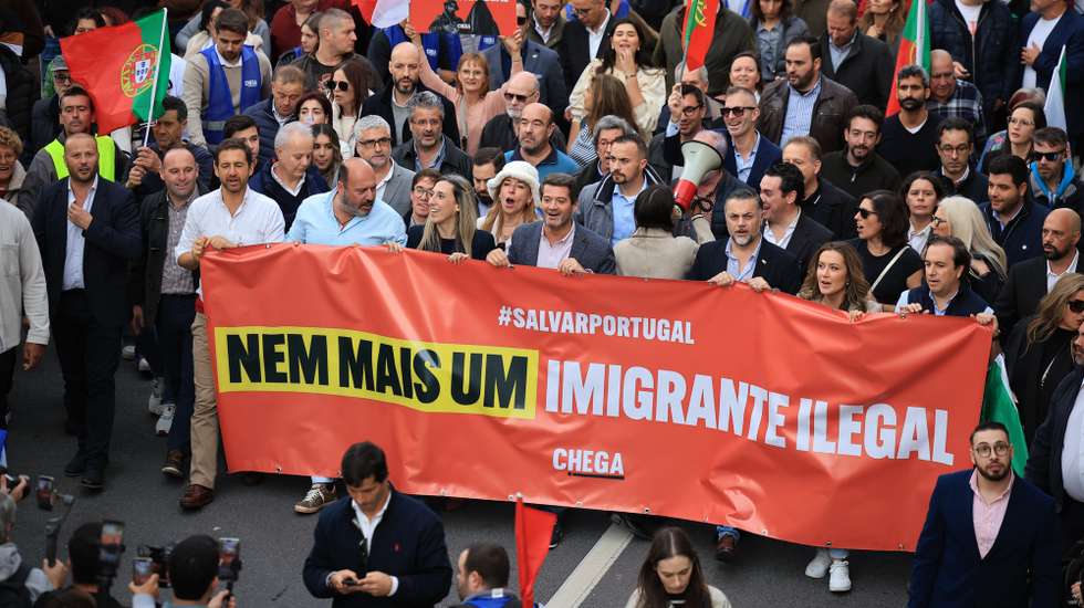 Manifestação sob o mote “contra a imigração descontrolada” e “insegurança nas ruas”, no Porto, 23 de novembro de 2024. ESTELA SILVA/LUSA