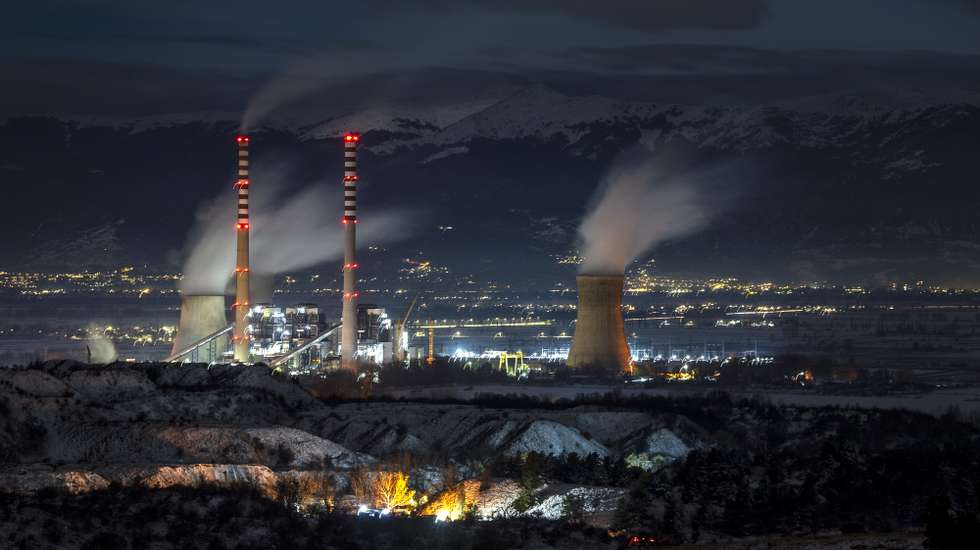 epa11000830 Smoke rises from the chimneys of the thermal power station 'REK BITOLA', North Macedonia's largest producer of electric energy, near Bitola, Republic of North Macedonia, 27 November 2023 (issued 29 November 2023). According to the European Bank for Reconstruction and Development (EBRD) program, 40 percent of North Macedonia’s electricity production relies on coal. The country will launch a platform to support just energy transition and coal phase-out by 2030, the EBRD added. The project is expected to be announced during the upcoming COP28 climate talks in Dubai.  EPA/GEORGI LICOVSKI