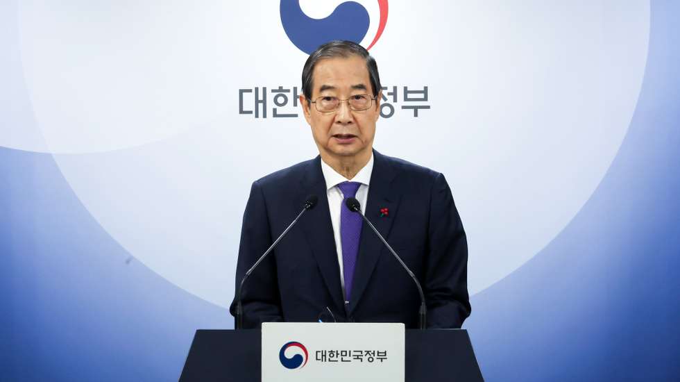 epa11793541 South Korean acting President Han Duck-soo reads a statement to the nation at the Government Complex in Seoul, South Korea, 26 December 2024.  EPA/YONHAP SOUTH KOREA OUT
