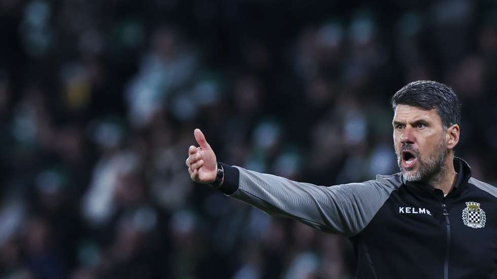 Boavista head coach Cristiano Bacci reacts during the Portuguese First League soccer match between Sporting and Boavista at Alvalade Stadium in Lisbon, Portugal, 14 December 2024. JOSE SENA GOULAO/LUSA