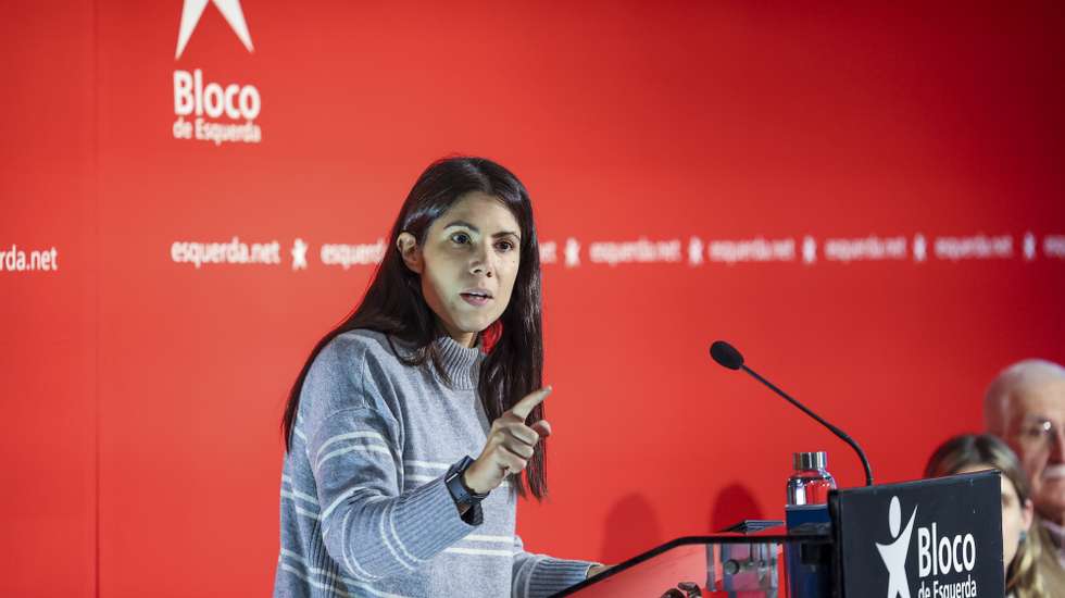 A coordenadora do Bloco de Esquerda (BE), Mariana Mortágua, intervém durante a sessão de encerramento do 13.º Encontro Nacional do Trabalho do BE, em Ovar, 30 de novembro de 2024. PAULO NOVAIS/LUSA