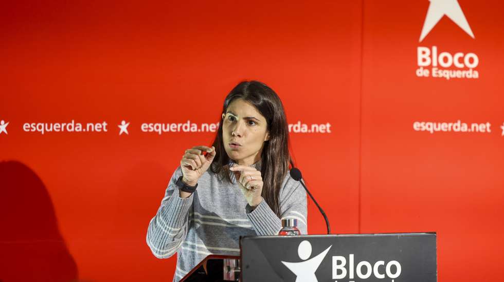 A coordenadora do Bloco de Esquerda (BE), Mariana Mortágua, intervém durante a sessão de encerramento do 13.º Encontro Nacional do Trabalho do BE, em Ovar, 30 de novembro de 2024. PAULO NOVAIS/LUSA