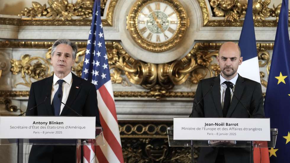 epa11813402 French Foreign Minister Jean-Noel Barrot (R) and US Secretary of State Antony Blinken hold a press conference following their meeting, in Paris, France, 08 January 2025.  EPA/THIBAULT CAMUS / POOL MAXPPP OUT