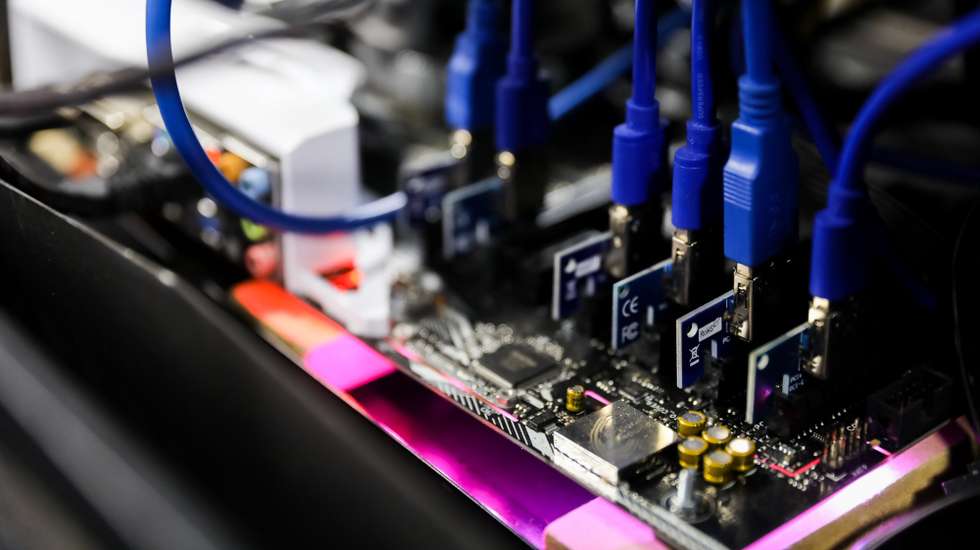 epa06699866 A view of a cryptocurrency mining machines during the second edition of the Venezuela Power Expo in Caracas, Venezuela, 28 April 2018. The expo is a showcase for diverse sectors of the Venezuelan economy.  EPA/Miguel Gutierrez