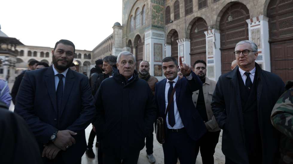 epa11817124 Italy's Foreign Affairs Minister Antonio Tajani (C) visits the Umayyad Mosque in Damascus, Syria, 10 January 2025. Tajani is in Syria to meet with the country's new leaders.  EPA/MOHAMMED AL RIFAI