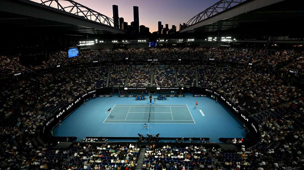 epa11819793 A general view over Rod Laver Arena at sunset during the Men's Singles first round match  Alexander Zverev of Germany against Lucas Pouille of France at the Australian Open Grand Slam tennis tournament in Melbourne, Australia, 12 January 2025.  EPA/JAMES ROSS  AUSTRALIA AND NEW ZEALAND OUT