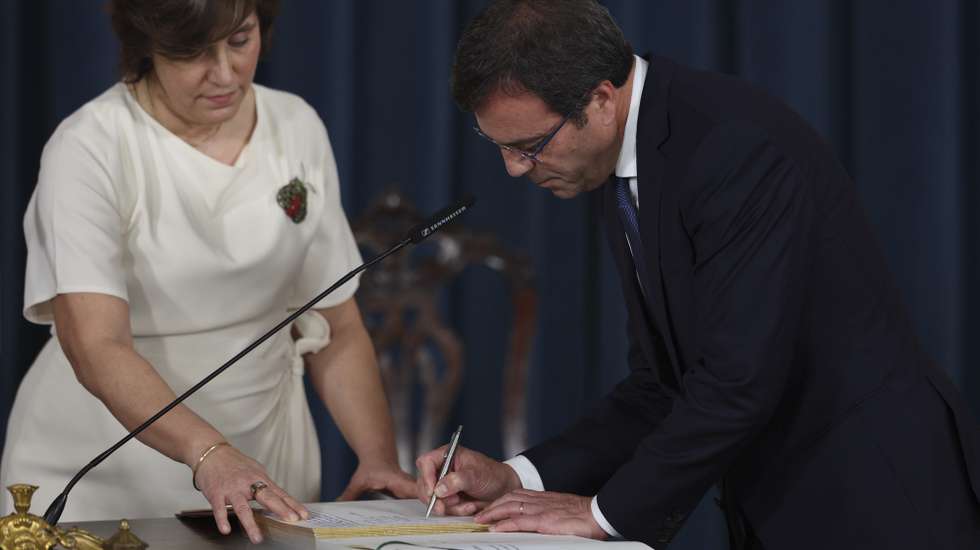 O novo secretário de Estado da Administração Local, Hernâni Dias, durante a cerimónia de posse dos secretários de Estado do XXIV Governo Constitucional, no Palácio da Ajuda, em Lisboa, 05 de abril de 2024. MIGUEL A. LOPES/LUSA