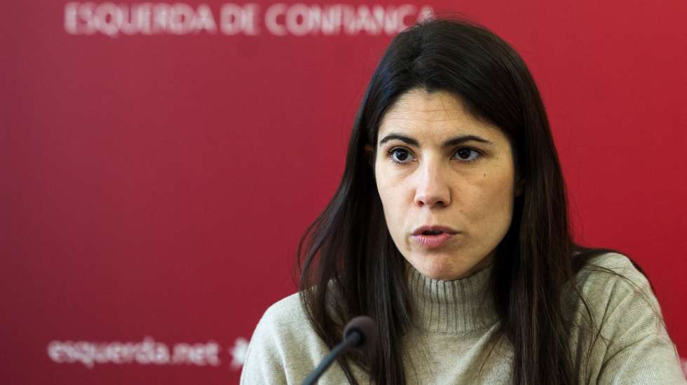 A coordenadora do Bloco de Esquerda (BE), Mariana Mortágua, em conferência de imprensa para apresentação de propostas económicas na área do trabalho na sede do partido, em Lisboa, 13 de janeiro de 2025. TIAGO PETINGA/LUSA