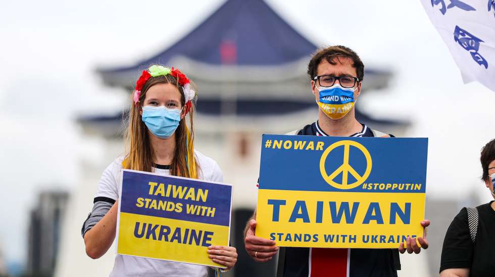 epaselect epa09933165 Protesters display placards in front of the Liberty Square during a Victory Parade organized by Ukainians, in Taipei, Taiwan, 08 May 2022. Ukrainian citizens are calling the international community to support Ukraine against the Russian military campaign in the country.  EPA/RITCHIE B. TONGO