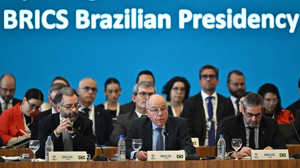 epa11923740 Brazilian Minister of Foreign Affairs Mauro Vieira (C) attends the first BRICS Sherpas Meeting at the Itamaraty Palace, in Brasilia, Brazil, 25 February 2025. The meeting takes place from 25 to 26 February.  EPA/ANDRE BORGES
