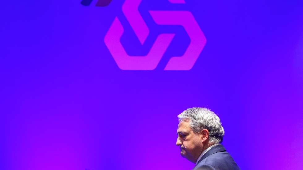 O CEO da Caixa Geral de Depósitos (CGD), Paulo Macedo, à chegada à conferência de imprensa para apresentação dos resultados relativos ao ano de 2024, na sede da CGD, em Lisboa, 27 de fevereiro de 2025. TIAGO PETINGA/LUSA