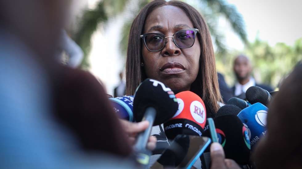 A recem nomeada primeira-ministra de Moçambique, Maria Benvinda Levi, fala à comunicação social, durante a sua tomada de posse, em Maputo, Moçambique, 18 de janeiro de 2025.LUISA NHANTUMBO/LUSA