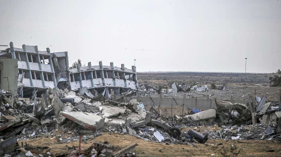 epa11844740 Destroyed buildings near the Philadelphi Corridor along the border between the Gaza Strip and Egypt amid a ceasefire between Israel and Hamas, in the east of Rafah, southern Gaza Strip, 22 January 2025. According to the UN, hundreds of humanitarian aid trucks have entered the Gaza Strip since Israel and Hamas implemented the first phase of a hostage release and ceasefire deal on 19 January 2025.  EPA/MOHAMMED SABER
