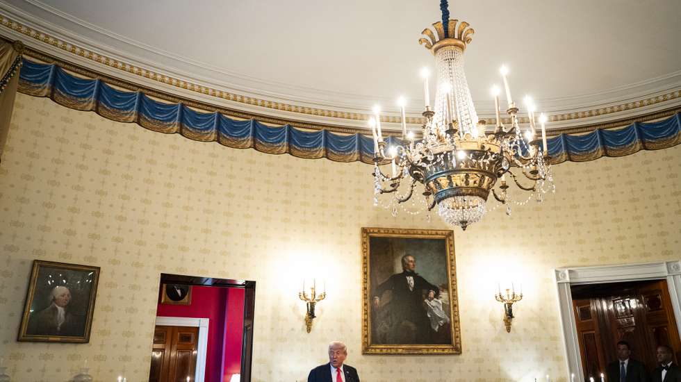 epa12036035 US President Donald Trump speaks during an Easter prayer service and dinner in the Blue Room of the White House in Washington, DC, USA, 16 April 2025.  EPA/AL DRAGO / POOL